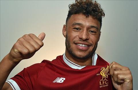 Chamberlain khoac ao Liverpool