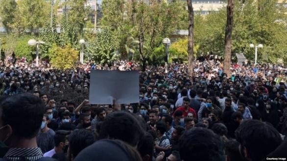 https://efiran.org/wp-content/uploads/2022/10/BR_Enghelab_2.jpg