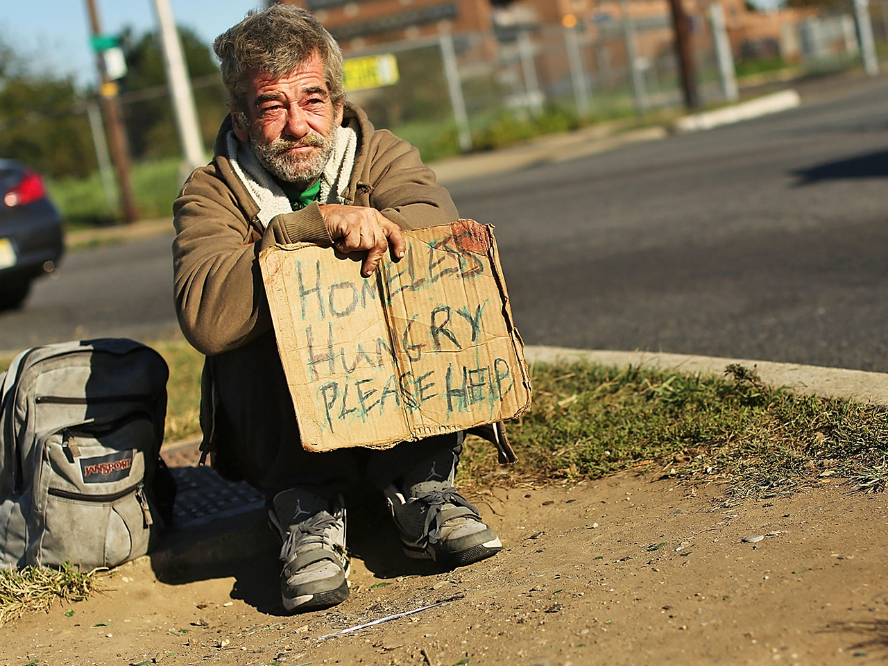 Жить худо бедно. Бедные люди. Нищие безработные.