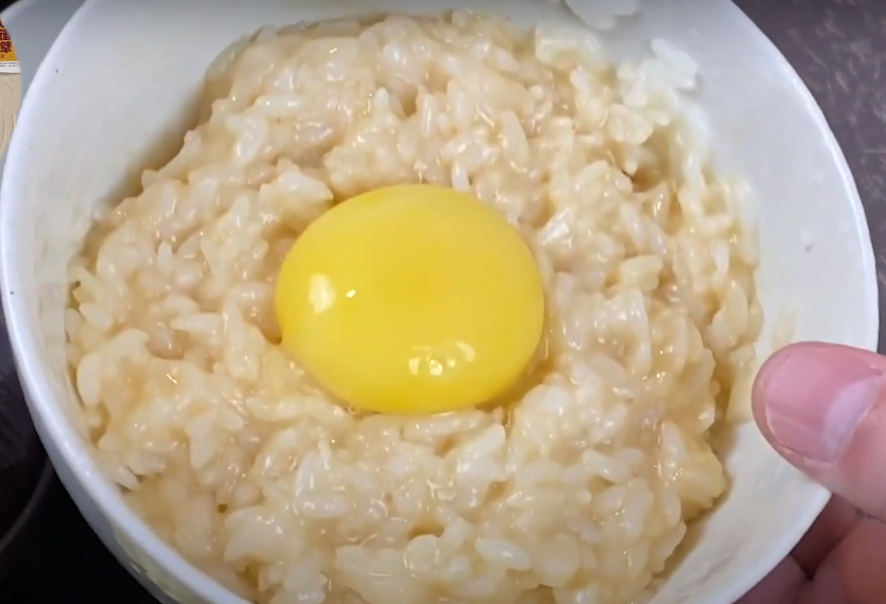 ご存じですか？着色料なしの黄身の色～日本一食べ方にうるさい卵かけご飯～