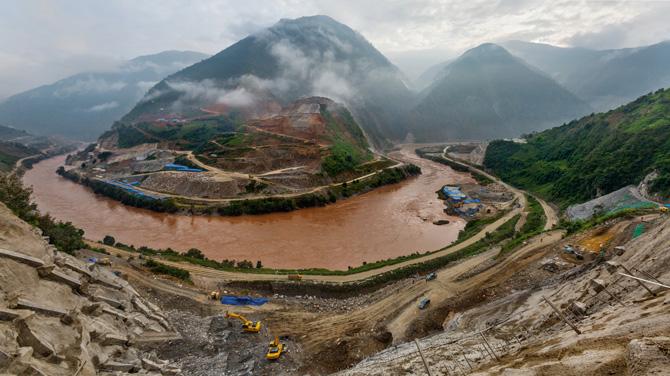 http://ngm.nationalgeographic.com/2015/05/mekong-dams/img/02-china-miaowei-dam-construction-670.jpg