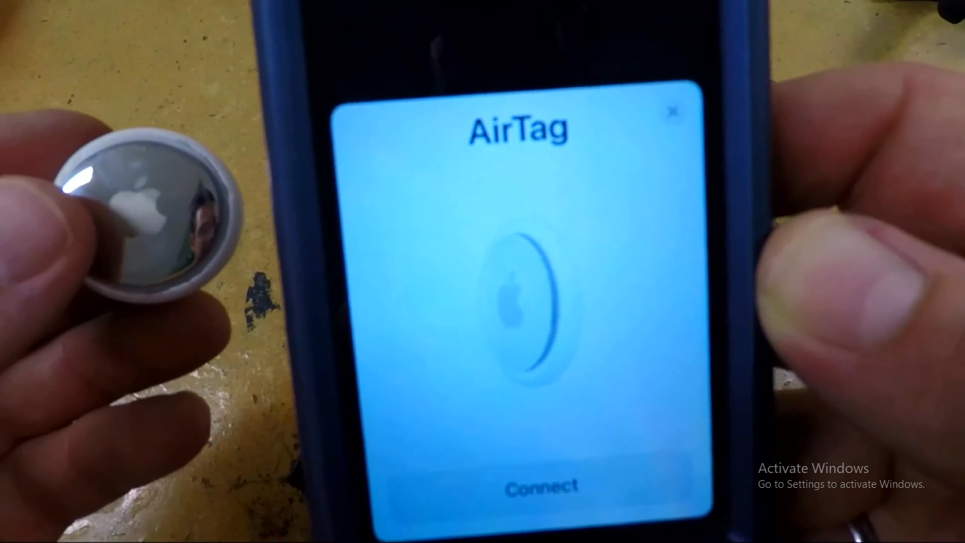 How to Remove and Reconnect the Airtag with Your iPhone?
