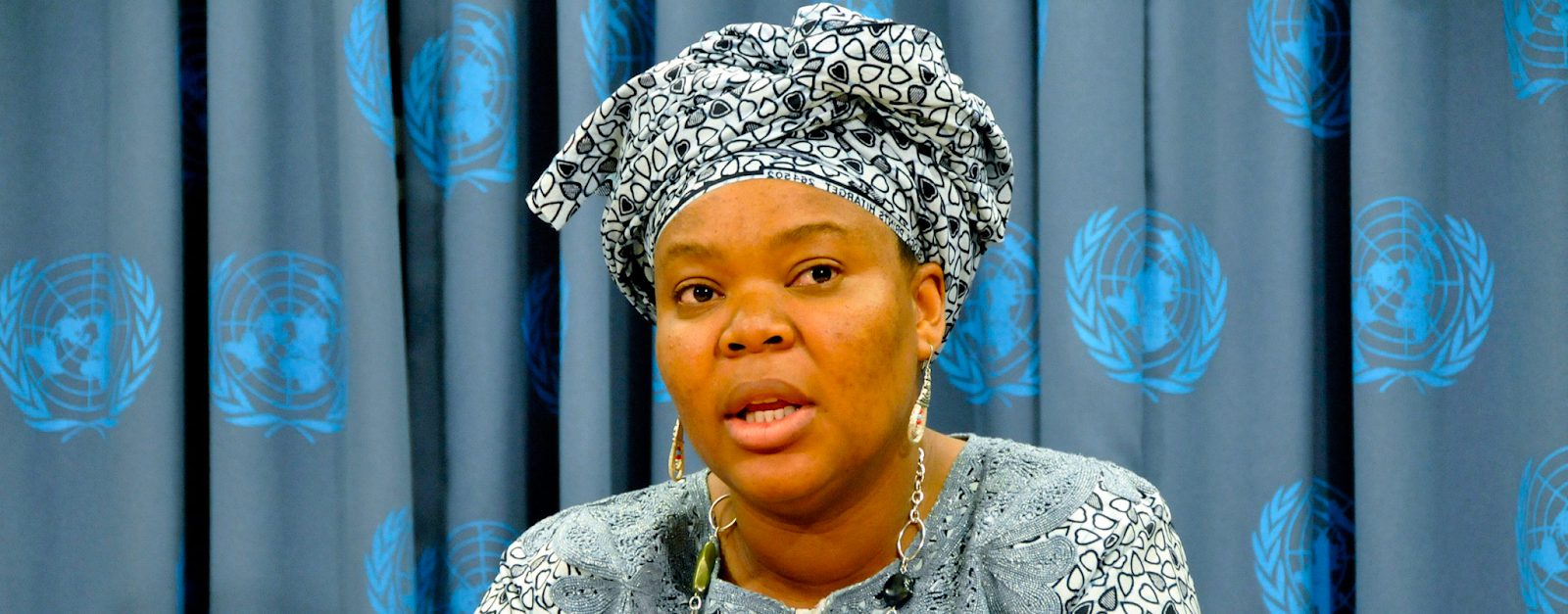 A picture of Leymah Gbowee leading a peacebuilding workshop with Sustainable solutions to tackle poverty.
