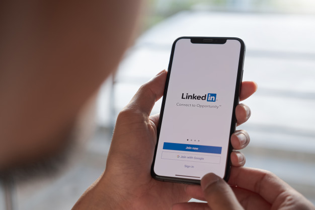 6 Quick Ways to Make Your LinkedIn Stand Out in 2021