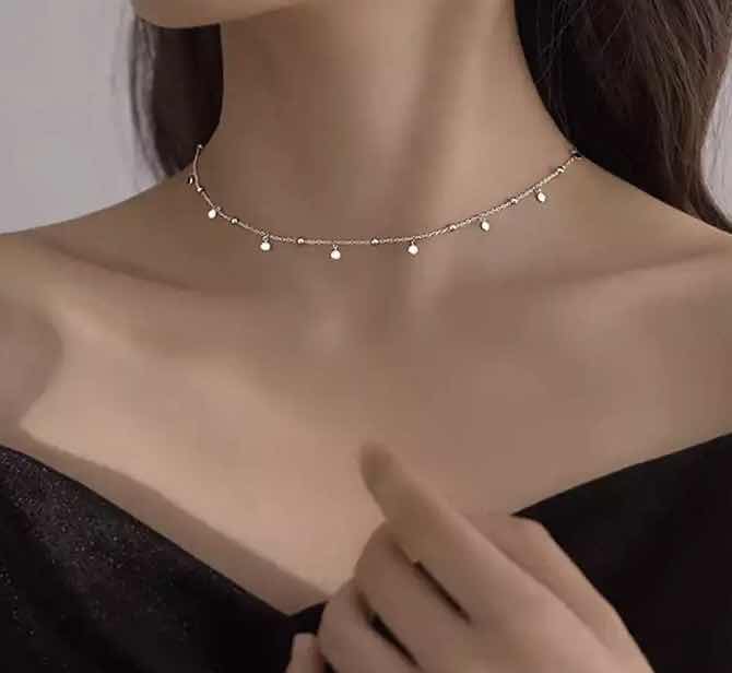 collier ras du cou tendance 2025