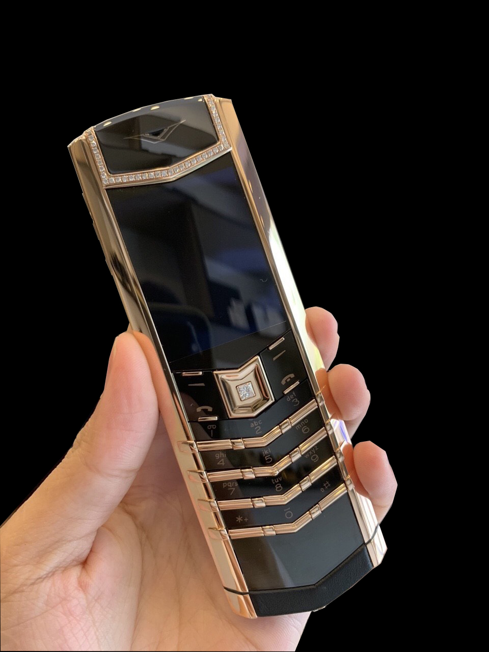 MÀN HÌNH VERTU VỚI ĐÁ SAPPHIRE BÓNG BẨY | HOÀNG LUXURY