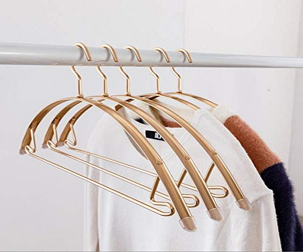 Lựa chọn móc treo quần áo cho shop thời trang