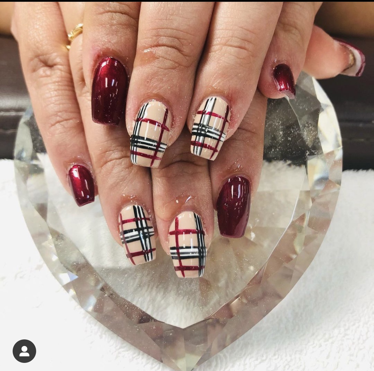 Shiny Beige And Whine Red Burberry Nails