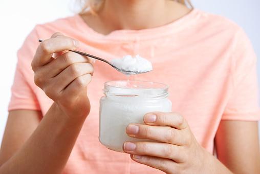 https://media.istockphoto.com/photos/close-up-of-woman-with-spoonful-of-coconut-oil-picture-id653894272?b=1&k=6&m=653894272&s=170667a&w=0&h=3IB_GUyBt0UPWJevurPEWRR-lnW9maDnnqeSYwXDgvc=
