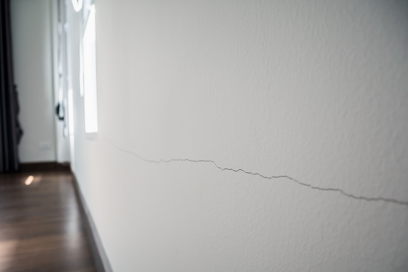 wall cracks from construction defect
