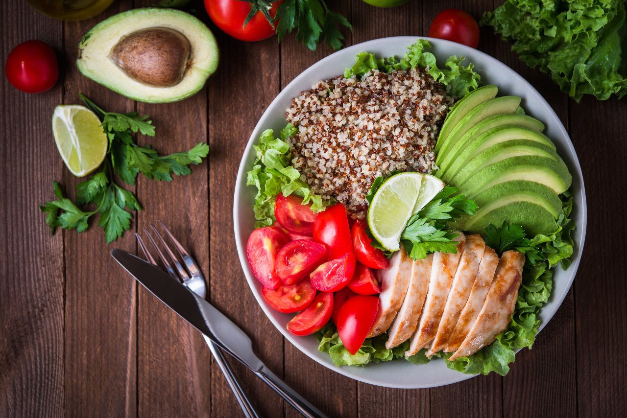 Protein bowl with quinoa and chicken