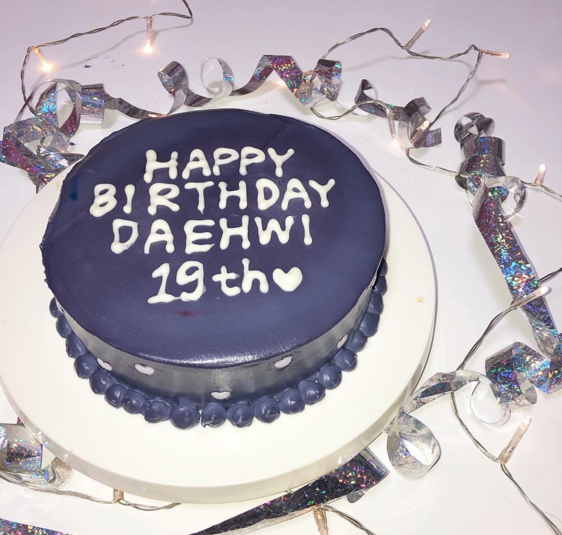 シンプル おしゃれ 韓国の センイルケーキ で祝う幸せな誕生日 The Press