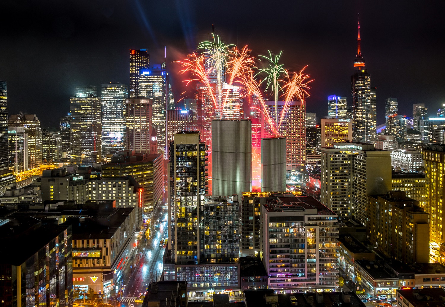 Toronto se viste de colores por Navidad