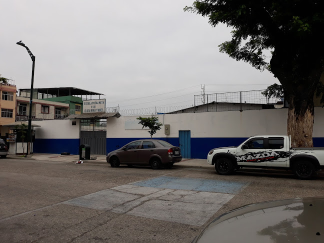 Escuela "Eloisa Neira Torres" - Guayaquil