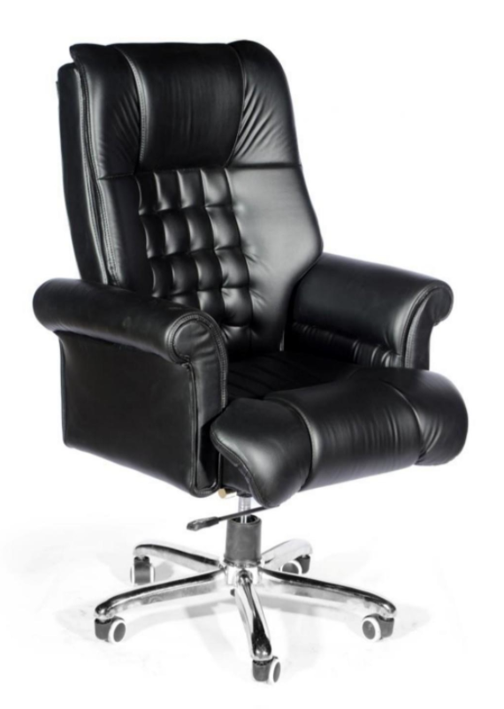 A black office chair

Description automatically generated