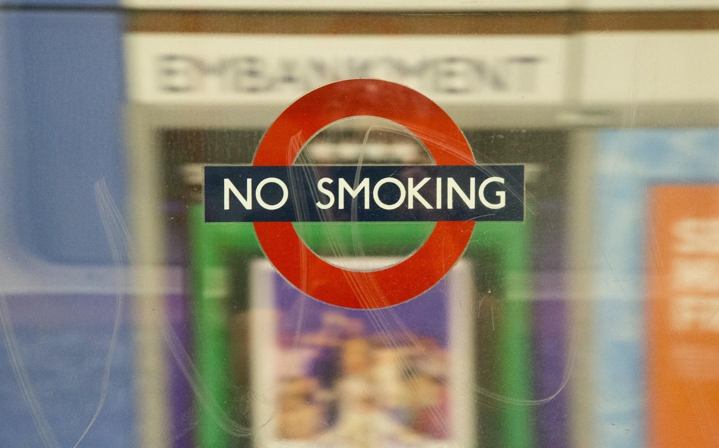 A no smoking signage