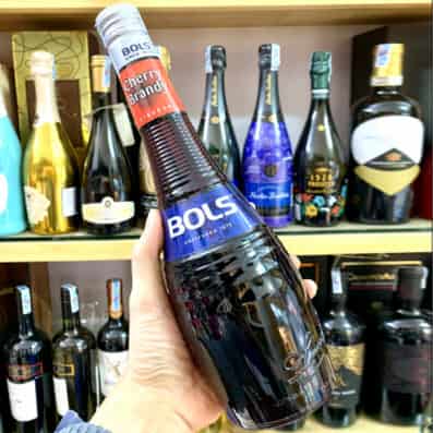 Rượu mùi hạnh nhân Tất cả những gì bạn cần biết về loại rượu đặc biệt này