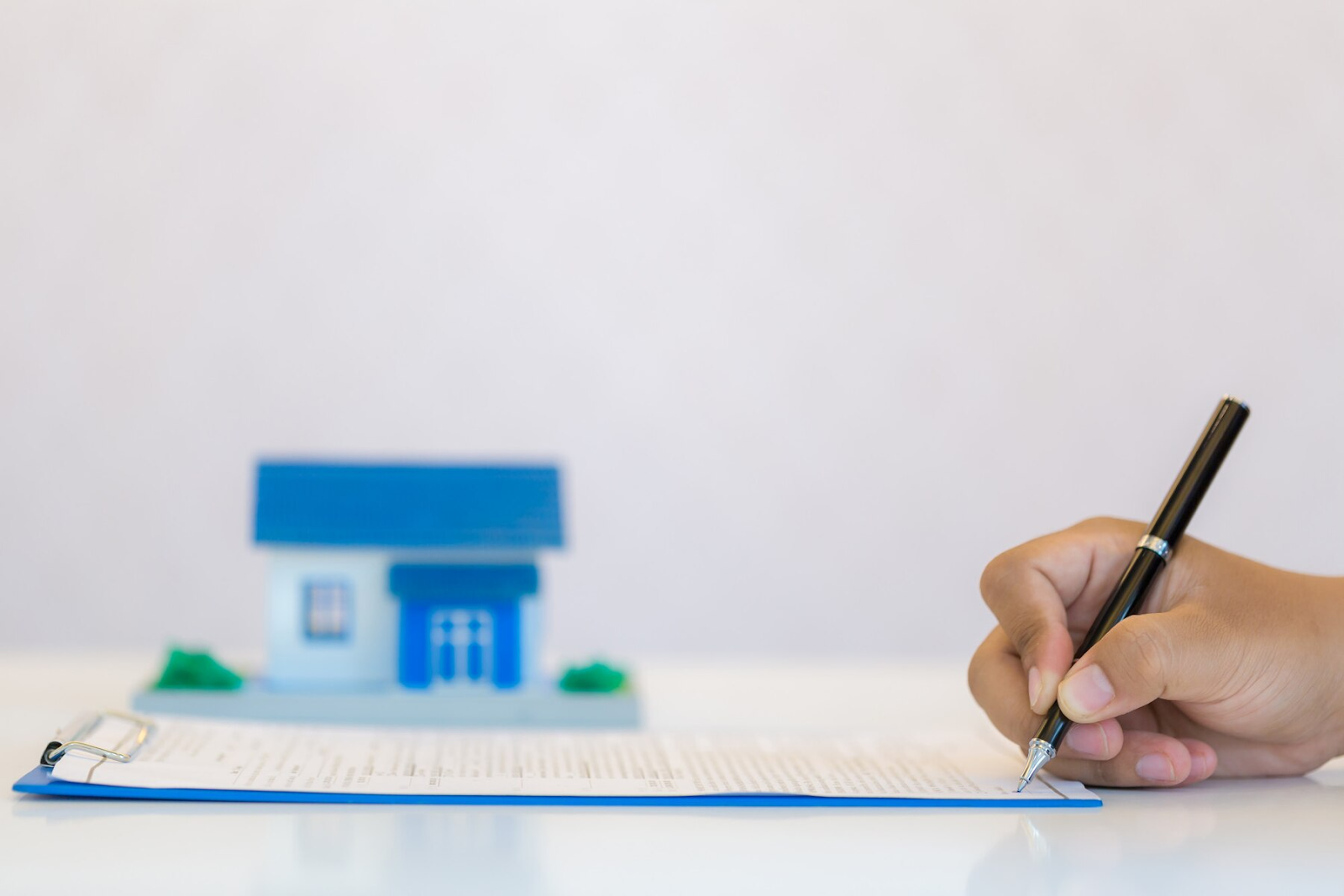 ¿Se puede vender una casa sin escrituras?