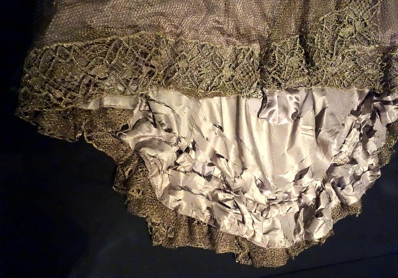 File:Late afternoon dress by Jean-Philippe Worth, view 2, France, Paris, c.  1905, silk satin weighted with tin salts, gilded net - Royal Ontario Museum  - DSC04408.JPG - Wikimedia Commons