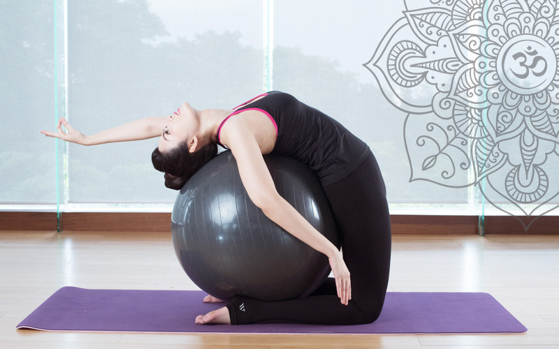 Top 10 bài tập toàn thân hiệu quả tại nhà nhất với bóng tập Yoga