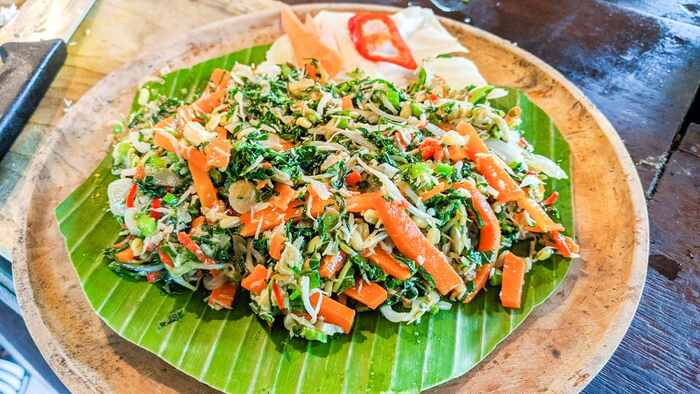Tour du lịch free & easy Bali - Đến Bali nhớ thưởng thức Salad Urab