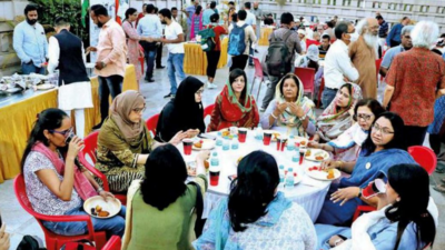 gomtinagar: An Iftar Of Communal Harmony | Lucknow News - Times of India