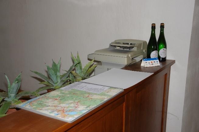 A képen beltéri, fal, konyha, asztal látható

Automatikusan generált leírás