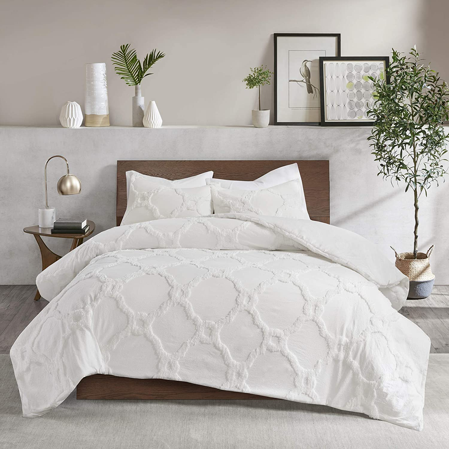 Tufted sleigh bed comforter design 