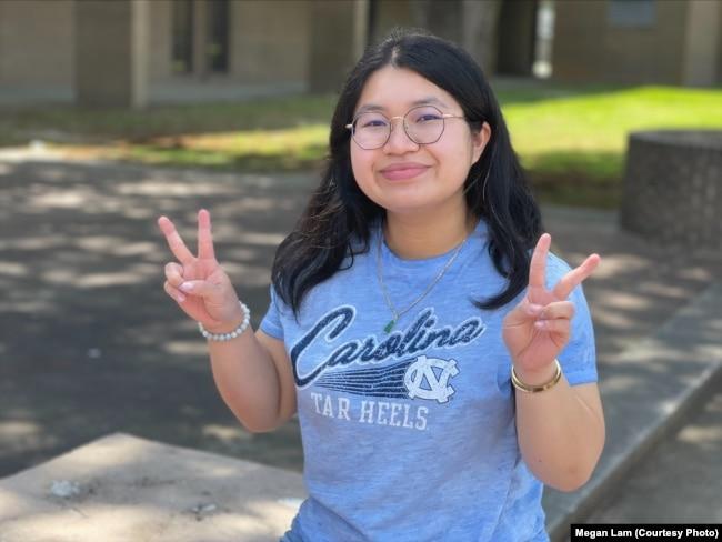Megan Lam đang theo học lớp tiếng Việt giành cho người mới bắt đầu tại UNC.