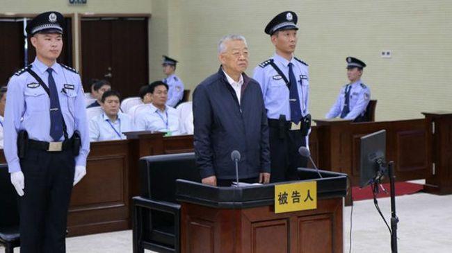 云南省委书记白恩培当庭承认巨额受贿