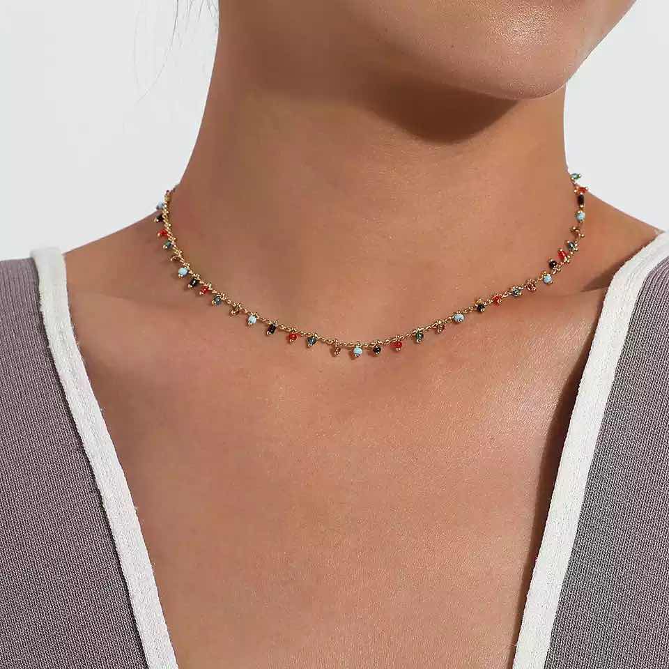 collier ras du cou tendance 2025