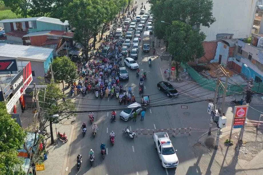 SÀI GÒN NGÀY PHONG TOẢ THỨ TƯ NỖI LO CÒN ĐÓ.
