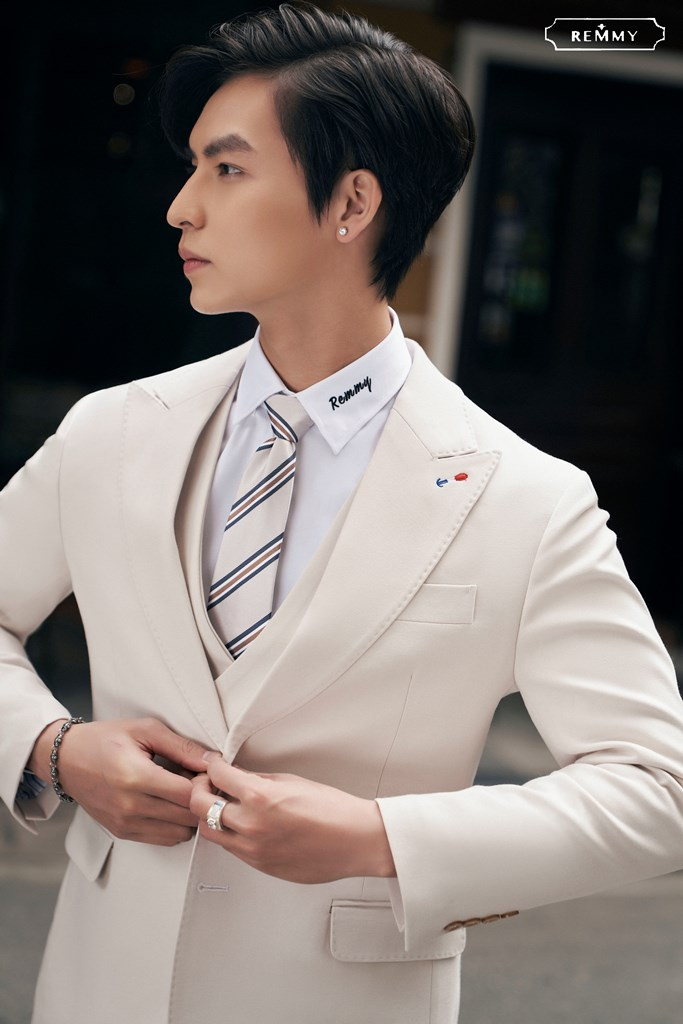 Mẫu vest be kem, 2 khuy thêu ve