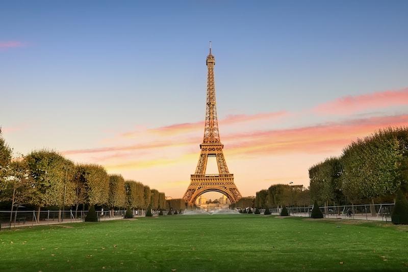 Tour Eiffel - Places to Visit in Paris