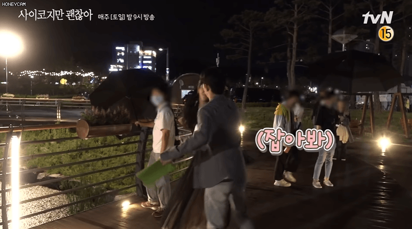 Loạt khoảnh khắc thính triền miên của Kim Soo Hyun - Seo Ye Ji ở hậu trường Điên Thì Có Sao - Ảnh 6.