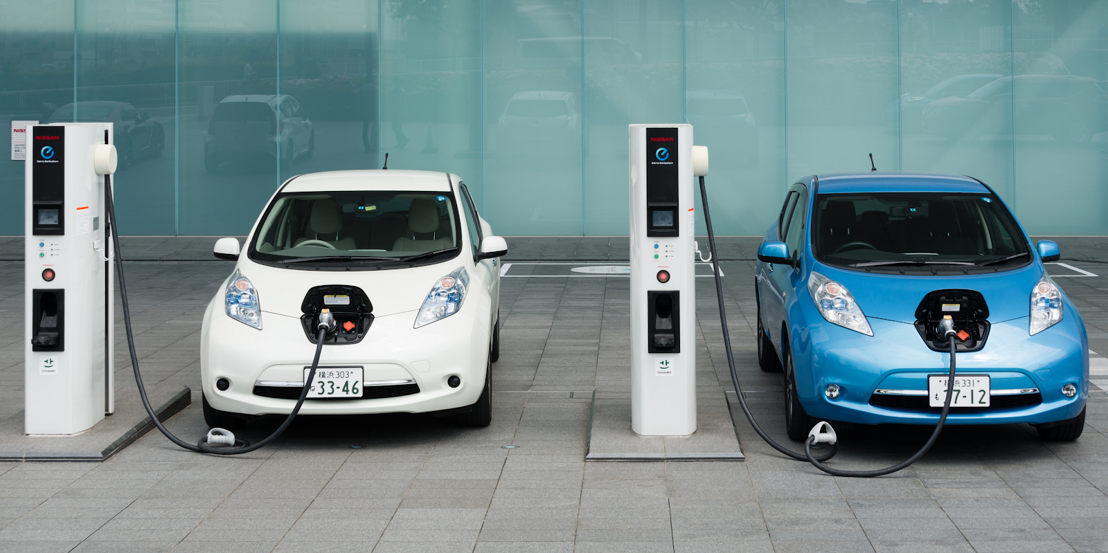 Véhicules électriques en cours de recharge