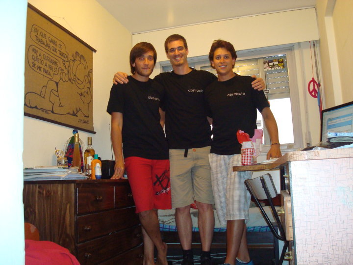 Federico Toledo, Matías Reina and Fabián Baptista, with the first Abstracta t-shirt. 10 years later (2018), Sofía Palamarchuk would join as a partner.