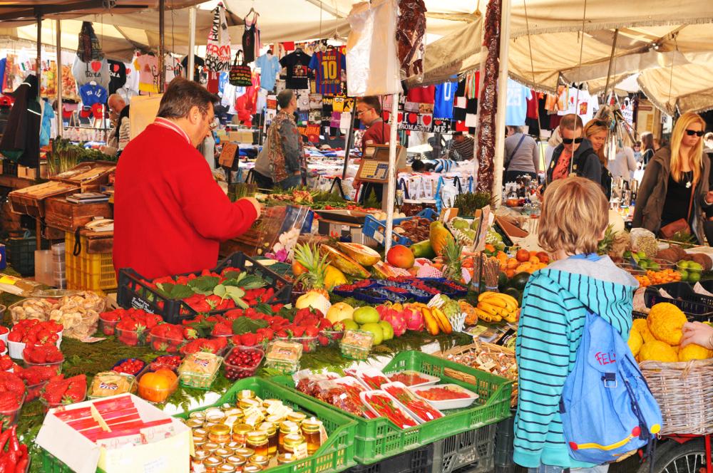 ¡El mercado en Campo dei Fiori: días abiertos, horarios de apertura y hechos divertidos! | Bolsas y frutas