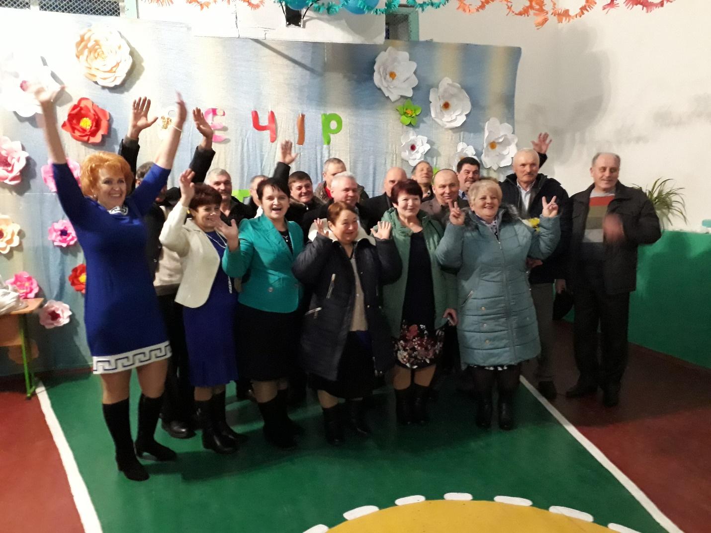 http://dikvik2009.ucoz.net/2018-2019part1/vechir_zustrichi_2019-12.jpg