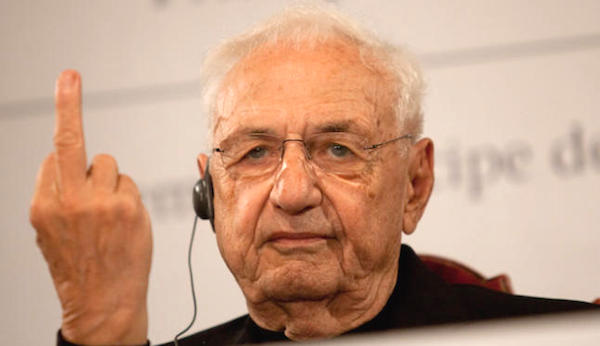 Frank Gehry responds to critics during a press conference held yesterday in Oviedo, Spain<br>Photo via: Faro de Vigo