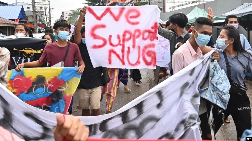 Người biểu tình ủng hộ Chính phủ Thống nhất Quốc gia (NUG) ở Myanmar.