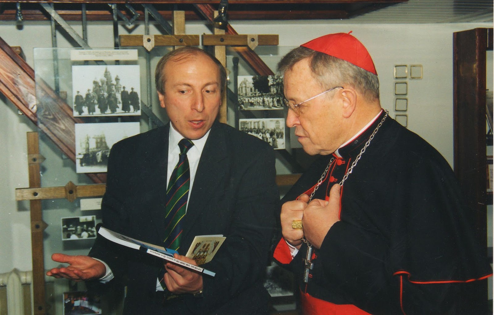 Олег Турій представляє видання ІІЦ кардиналу Вальтеру Касперу - фото 101755