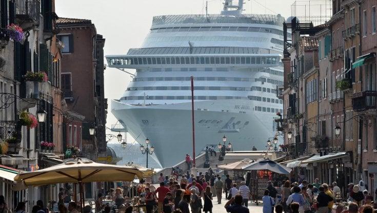 Venezia, le grandi navi via da piazza San Marco. Il decreto c'è ma ci vorrà  tempo - la Repubblica