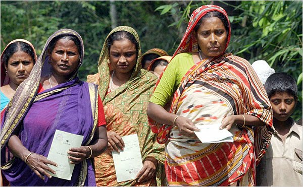 A picture of women entrepreneurs in Bangladesh supported by Grameen Bank - Sustainable solutions to tackle poverty