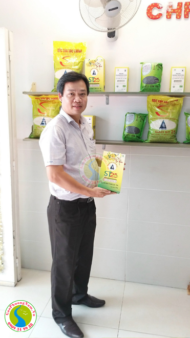  Khách hàng tìm mua gạo ST25 hộp 2kg làm quà biếu người thân tại Showroom Công ty CPLT Phương Nam đường Ba Tháng Hai, quận 10