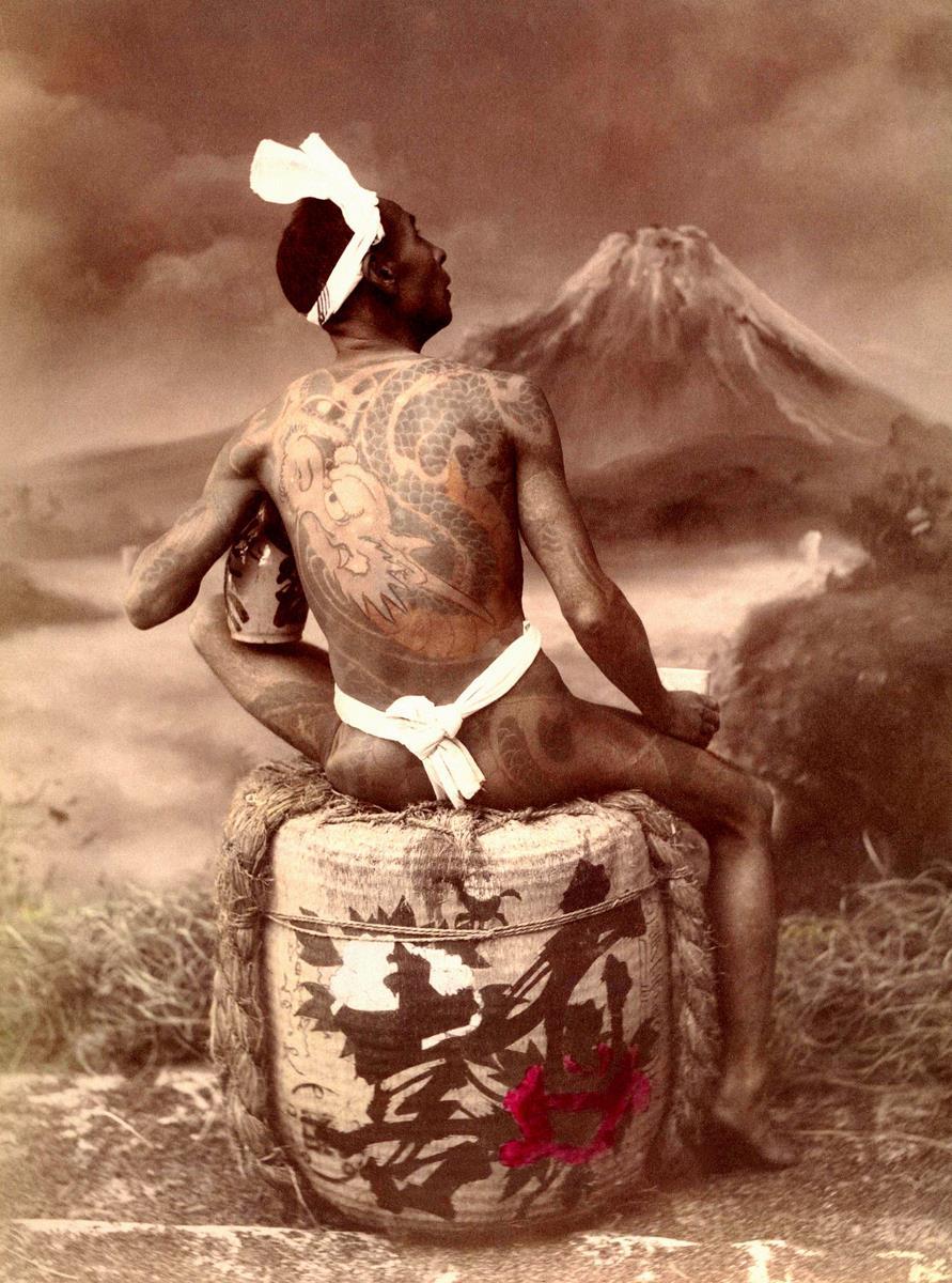 Colour Photos of Yakuza Tattoos from the Meiji Period / Pen ペン