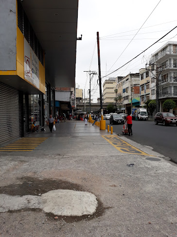 Local De Cajoneras Plasticas - Guayaquil
